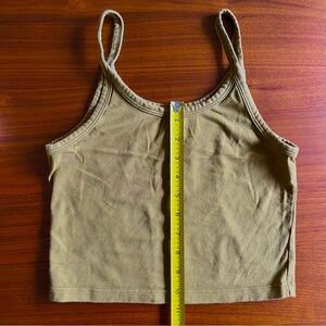 ARQ crop tank (olive)